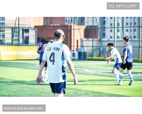 足球明星的奢华生活揭秘:从训练场到豪宅的精彩瞬间与背后故事 足球明星的奢华生活揭秘:从训练场到豪宅的精彩瞬间与背后故事