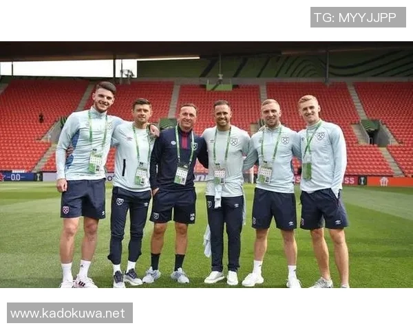 足球明星真实身高对比图揭示他们的运动魅力与风采 足球明星真实身高对比图揭示他们的运动魅力与风采